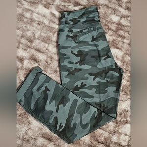 GAP Camo Girlfriend Khaki